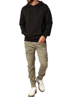 Sweat noir avec un motif quadrillage en relief et un col à capuche