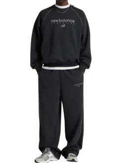 Sweat noir imprimé logo avec une coupe droite et un col rond