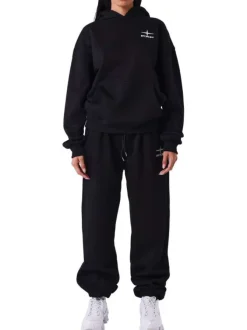 Sweat-shirt noir uni à poche kangourou avec un col à capuche