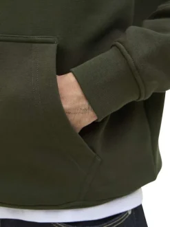Sweat vert uni avec une coupe droite un col à capuche et des manches longues