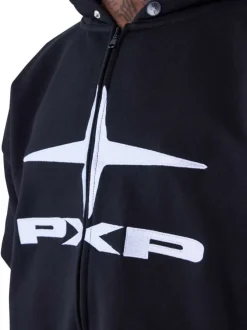 Sweat zippé noir uni avec une coupe ajustée et une fermeture zippée