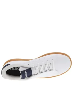 Tennis blanches et bleues à semelle camel avec lacets plats et bandes perforées