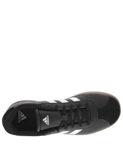 Tennis en cuir noires avec un talon plat et fermeture à lacets