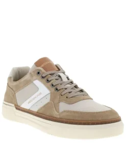 Tennis beiges et marron en cuir avec un talon plat et des lacets