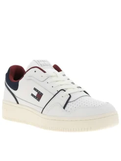 Tennis blanches avec semelle à talon plat et doublure bordeaux