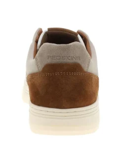 Tennis blanches et beiges en cuir avec un talon plat et des lacets
