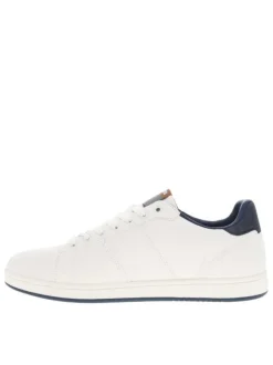 Tennis blanches à talon plat avec la marque en relief et des lacets blancs