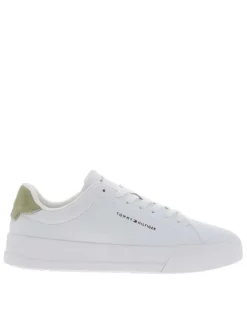 Tennis blanches à talon plat avec un logo embossé sur la languette