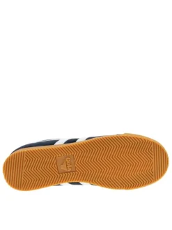 Tennis bleu marine en cuir avec un talon plat et des lacets