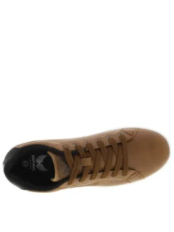 Tennis cognac à talon plat avec un logo en relief sur le côté
