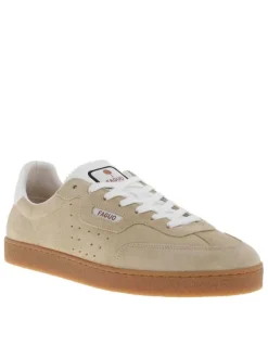 Tennis en cuir beiges à talon plat avec des lacets et revêtement doux
