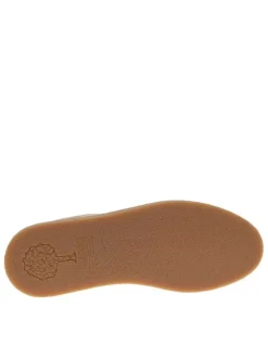 Tennis en cuir beiges à talon plat avec des lacets et revêtement doux