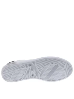 Tennis en cuir blanches avec le logo brodé et le talon noir et à lacets plats