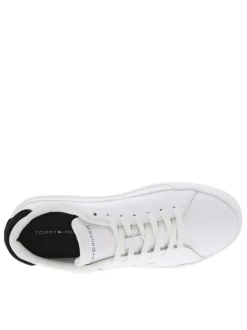 Tennis en cuir blanches avec semelle à talon plat et contrefort contrasté