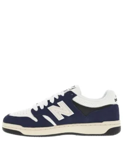 Tennis en cuir blanches et bleu marine avec semelle plate et lacets tressés