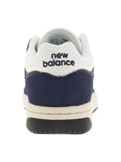 Tennis en cuir blanches et bleu marine avec semelle plate et lacets tressés