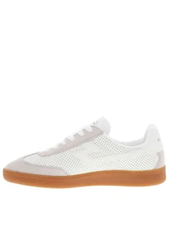 Tennis en cuir blanches et grises claires à minis trous avec une semelle plate