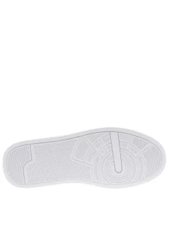 Tennis en cuir blanches et vertes à talon plat avec des lacets