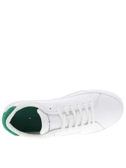 Tennis en cuir blanches et vertes à talon plat avec des lacets