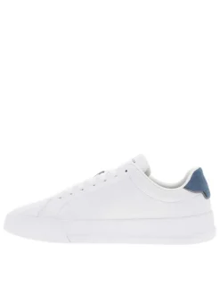 Tennis en cuir blanches à talon plat avec marque gravée et des lacets plats