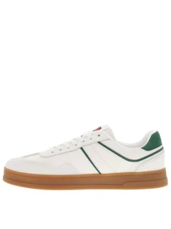 Tennis en cuir écrues avec des détails verts à semelle plate et à lacets plats