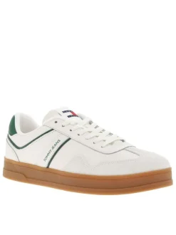Tennis en cuir écrues avec des détails verts à semelle plate et à lacets plats