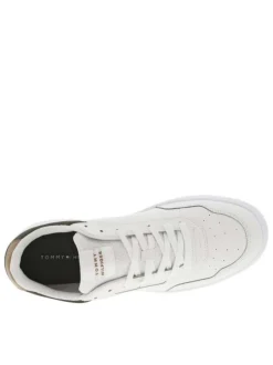 Tennis en cuir écrues plates et à lacets plats blancs avec trous d'aération