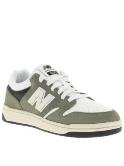 Tennis en cuir kaki avec talon plat avec des lacets tressés