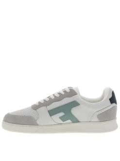 Tennis en cuir multicolores avec un talon plat et un logo embossé au talon