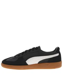 Tennis en cuir noires à semelle marron avec lacets plats et logo blanc et doré