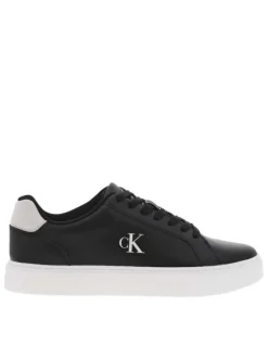 Tennis en cuir noires à talon plat avec des lacets et logo blanc