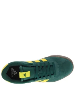 Tennis en cuir vertes avec un talon plat et fermeture à lacets