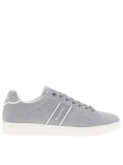 Tennis grises avec le nom de la marque à semelle plate et à lacets plats