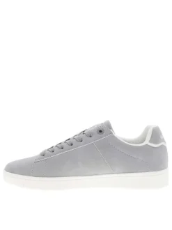 Tennis grises avec le nom de la marque à semelle plate et à lacets plats