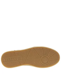 Tennis kakis à petits trous avec des lacets plats et une semelle plate