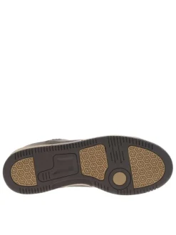 Tennis marron à talon plat avec des lacets et nom de la marque en relief