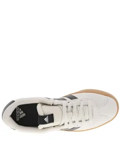 Tennis noires et beiges à talon plat avec des lacets blancs larges