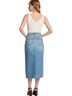 Top blanc chic uni pourvu d'une coupe droite et d'un col en V