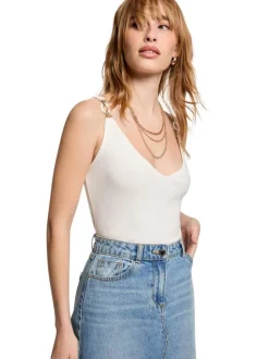 Top blanc chic uni pourvu d'une coupe droite et d'un col en V