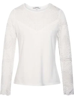 Top blanc floral avec une coupe droite et des manches longues
