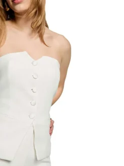 Top blanc uni chic pourvu d’une coupe droite et d’un col en V