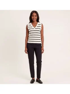 Top en coton écru avec des rayures noires à coupe droite et à col V