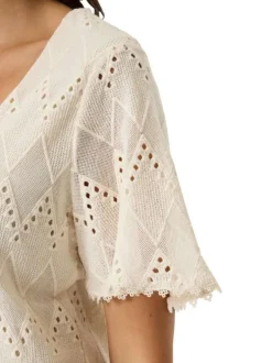 Top en coton écru en maille ajourée à motifs avec une coupe droite