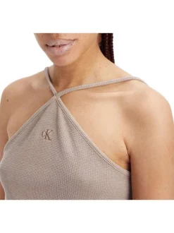 Top à fines bretelles en coton beige uni plus long à l'avant