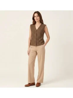 Top marron uni avec une coupe droite et pourvu d'un col en V
