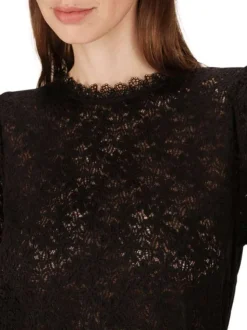 Top noir en dentelle avec une coupe droite et des manches 3/4