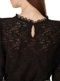 Top noir en dentelle avec une coupe droite et des manches 3/4