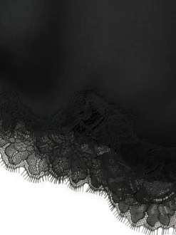Top noir uni avec une coupe ajustée et un col v en dentelle