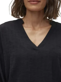 Top noir uni avec une coupe droite un col v et des manches 3/4 ballon