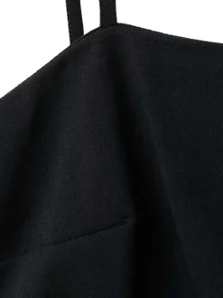 Top noir uni pourvu d'une coupe ajusté et de bretelles fines